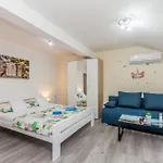 Tena Appartement Njivice